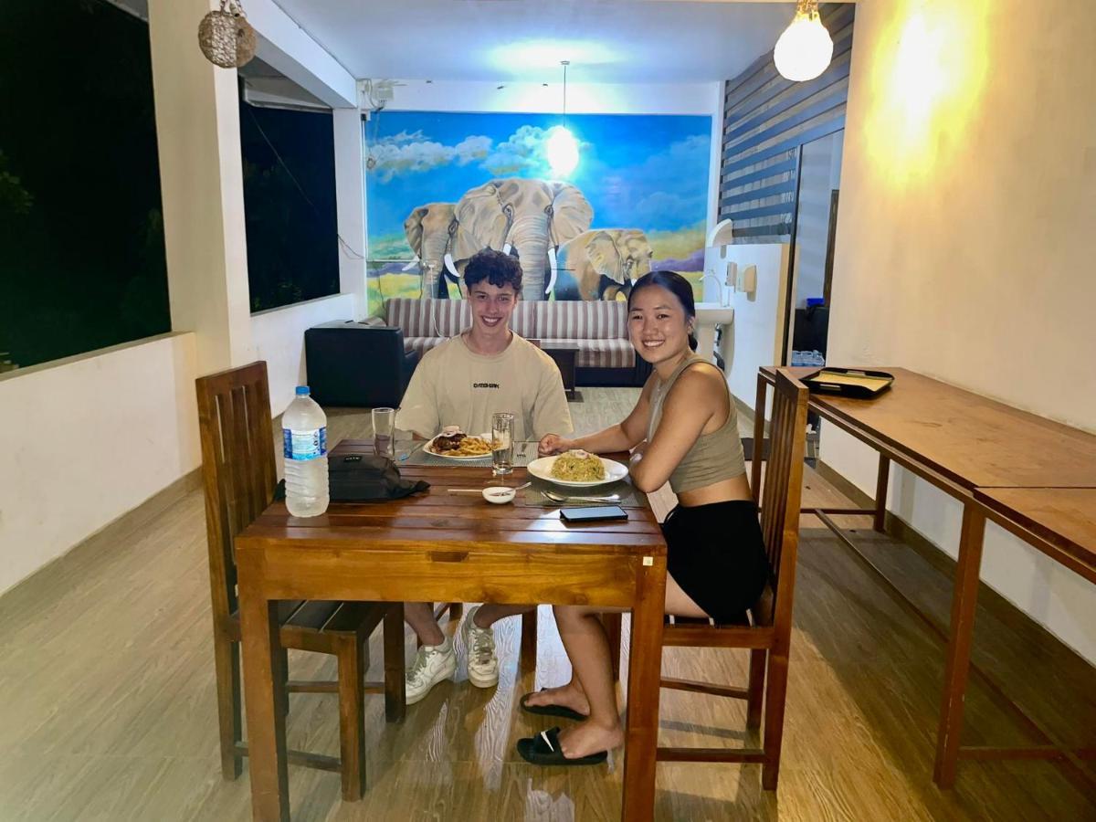 Walawa Reach Hotel Удавалаве Экстерьер фото