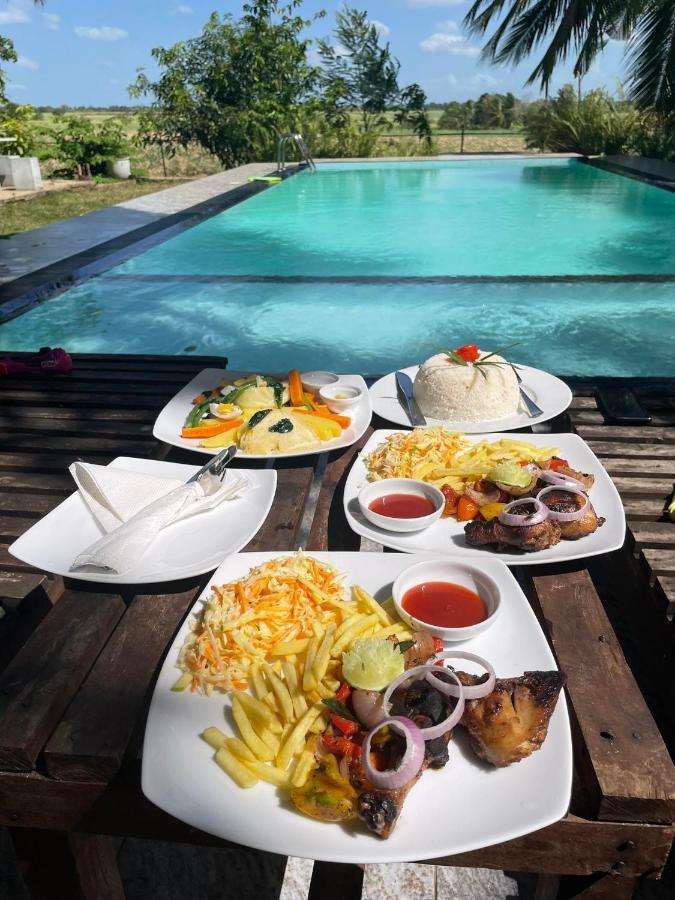 Walawa Reach Hotel Удавалаве Экстерьер фото